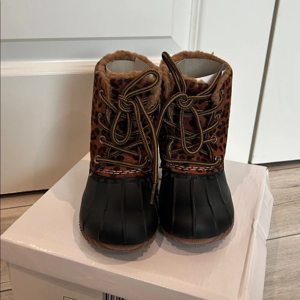 Olivia Miller Girl! Girls leopard print snow rain faux fur lined boots size 12